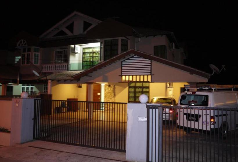 Hotelli Alor Akar Homestay