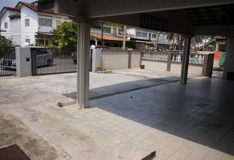 Hotelli Alor Akar Homestay