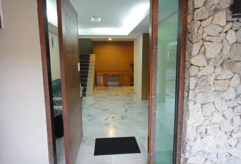 Hotelli Alor Akar Homestay