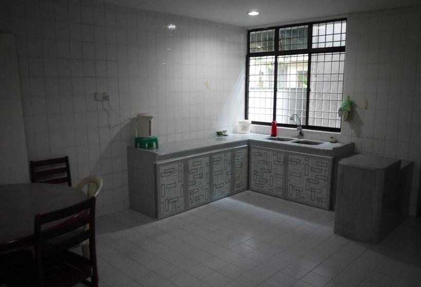 Hotelli Alor Akar Homestay