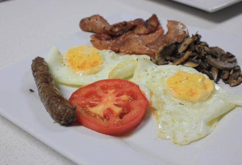 فندق Halfway House