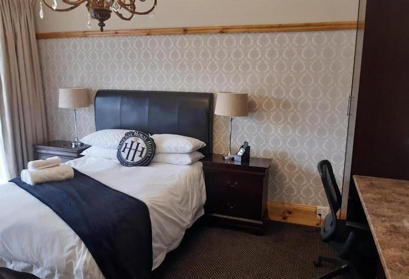 فندق Halfway House