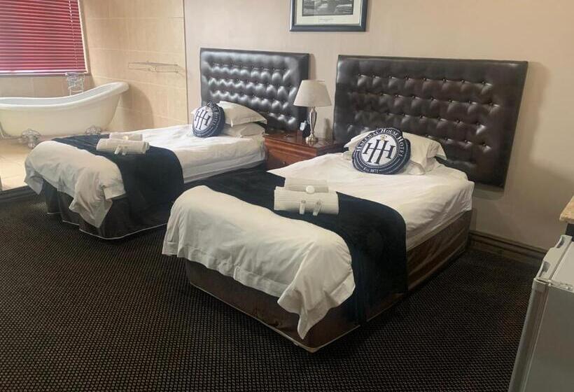 فندق Halfway House