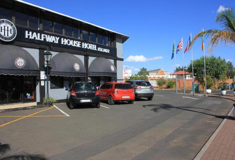 فندق Halfway House