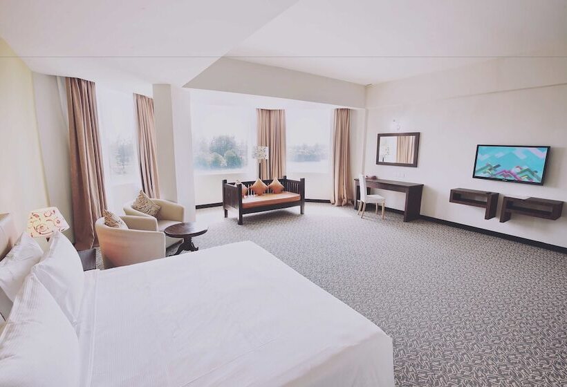 Resort The Regency Waterfront