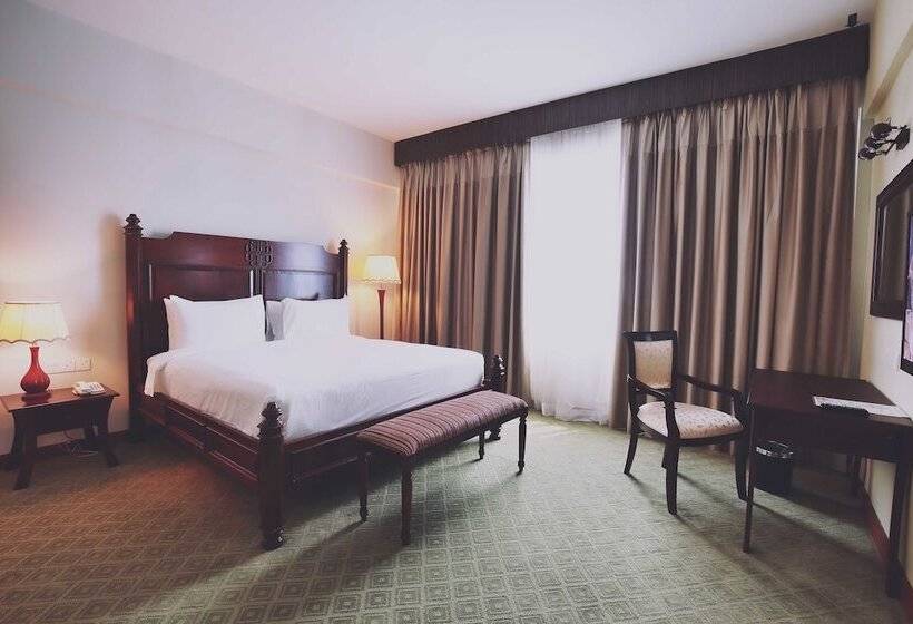 Resort The Regency Waterfront