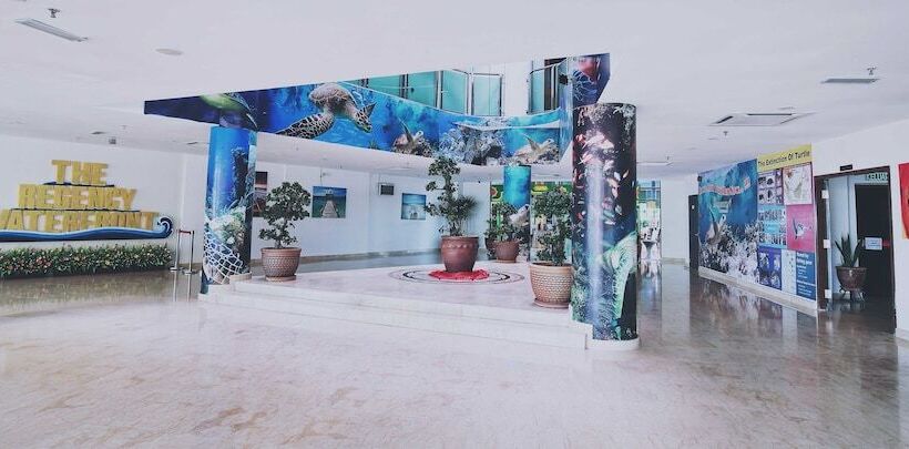 리조트 The Regency Waterfront