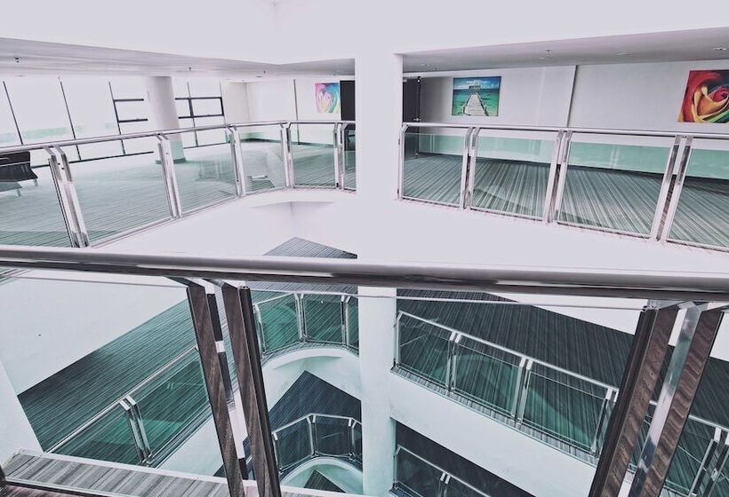 리조트 The Regency Waterfront