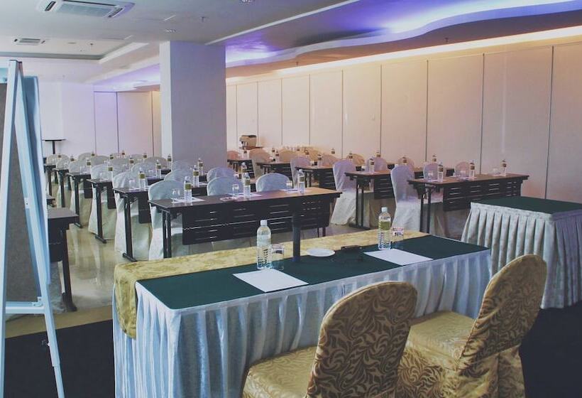 리조트 The Regency Waterfront