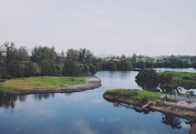 Resort The Regency Waterfront