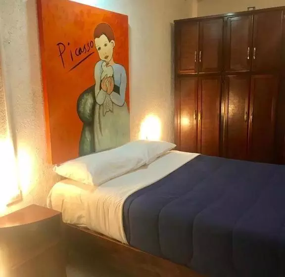 ユースホステル Hostal De San Pedro
