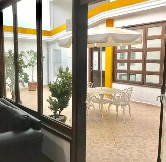 ユースホステル Hostal De San Pedro