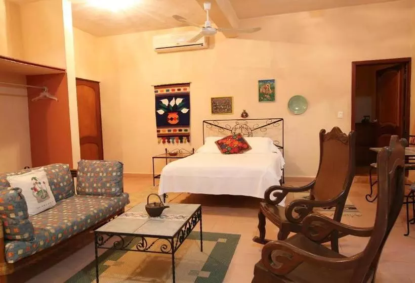 تختخواب و صبحانه The Flycatcher Inn Boutique