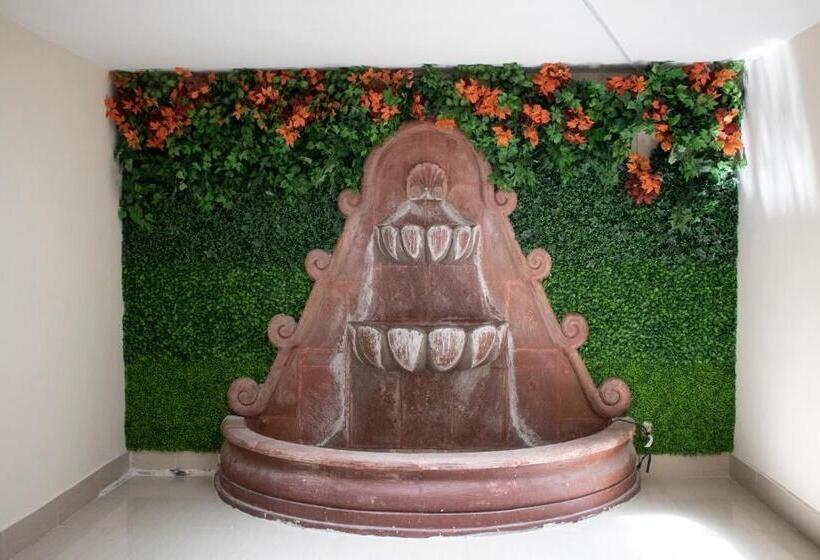 Capital O Hotel Casa Blanca