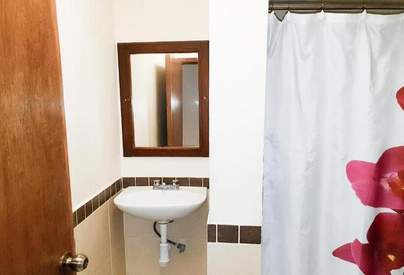 Capital O Hotel Casa Blanca