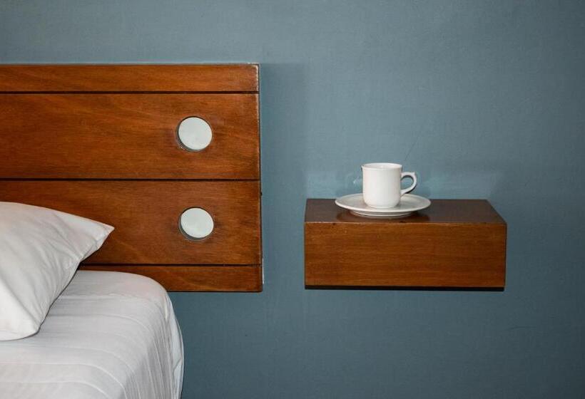 Capital O Hotel Casa Blanca