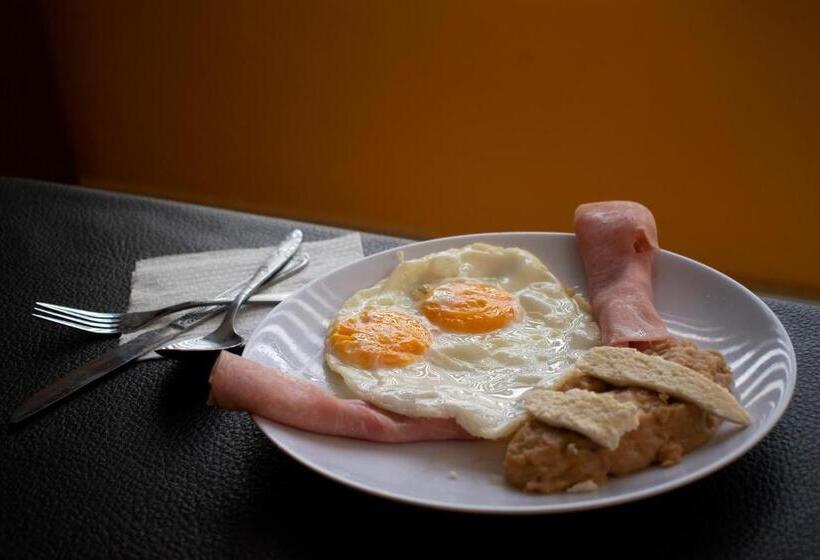 Capital O Hotel Casa Blanca