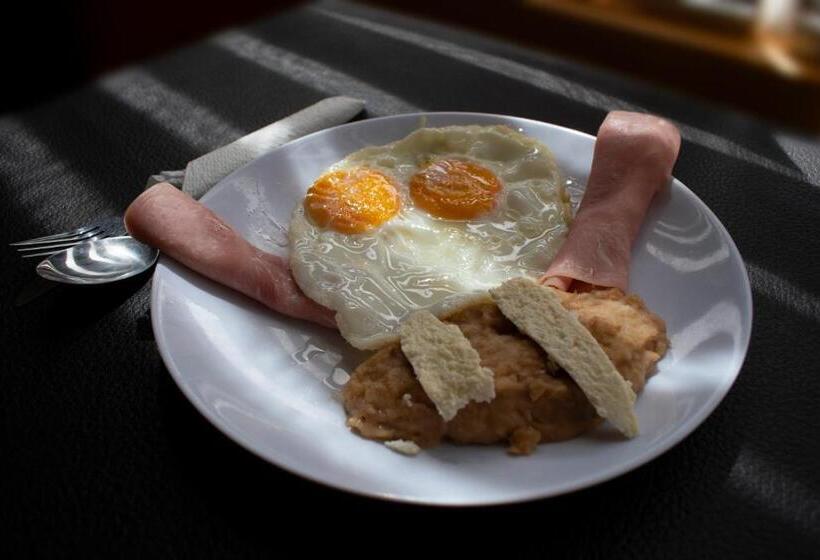 Capital O Hotel Casa Blanca