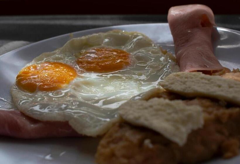 Capital O Hotel Casa Blanca