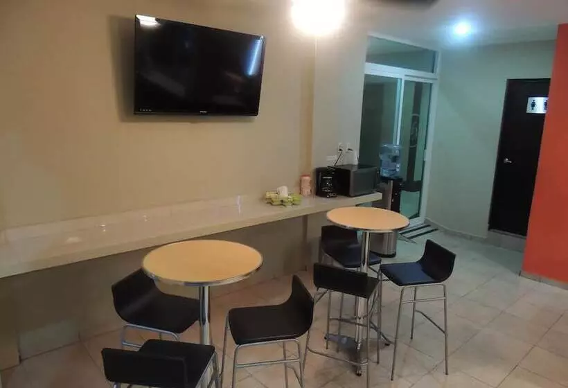 هتل Metropolitano Tampico