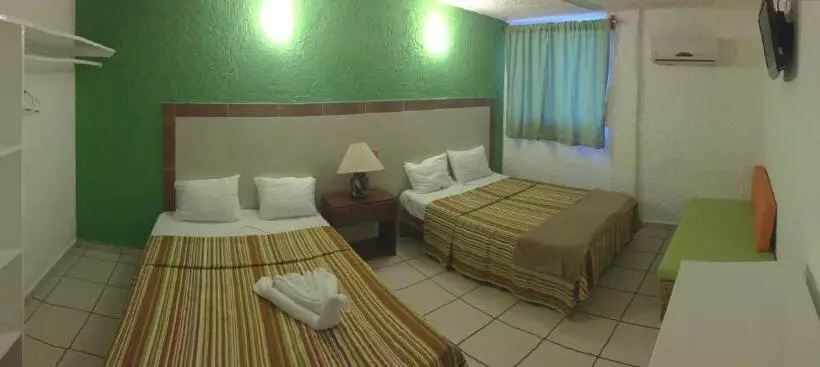 هتل Suites Santa Barbara