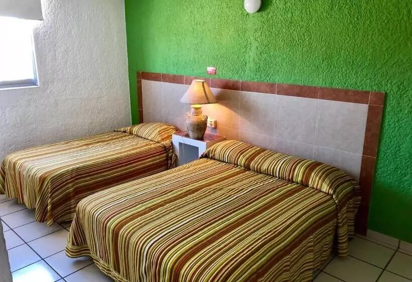 هتل Suites Santa Barbara
