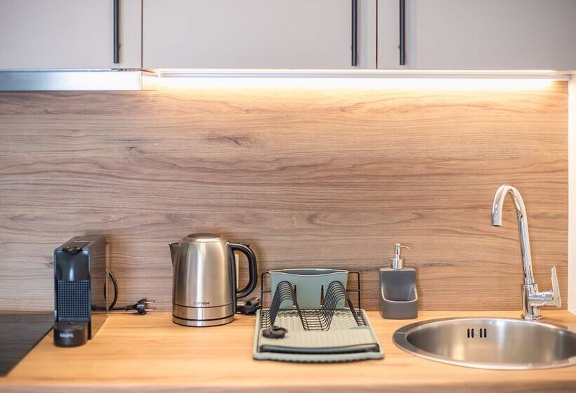 Aeiphoria Suites & Rooms   Athens