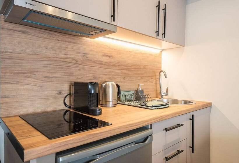 Aeiphoria Suites & Rooms   Athens