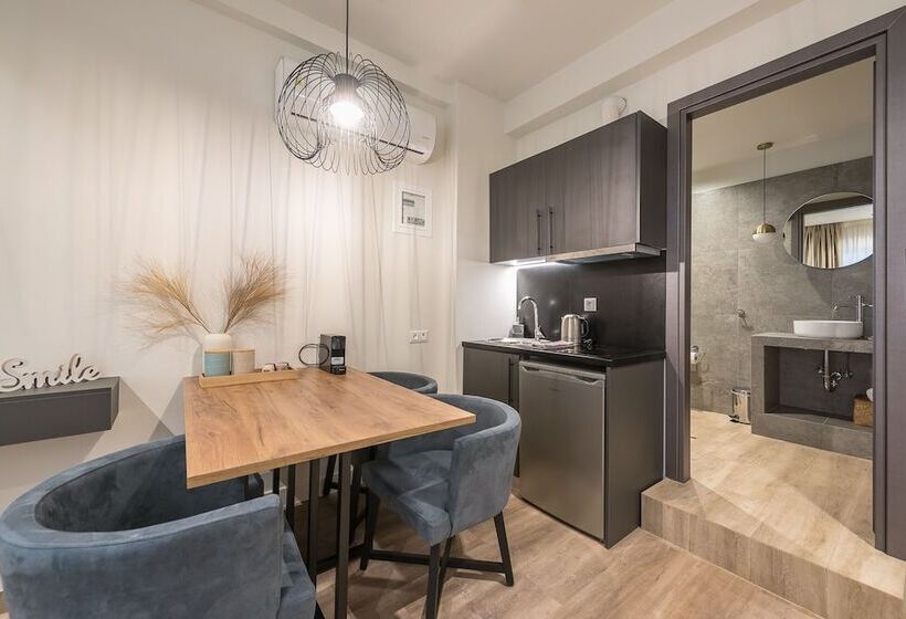 Aeiphoria Suites & Rooms   Athens