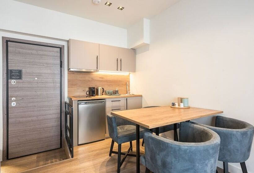 Aeiphoria Suites & Rooms   Athens