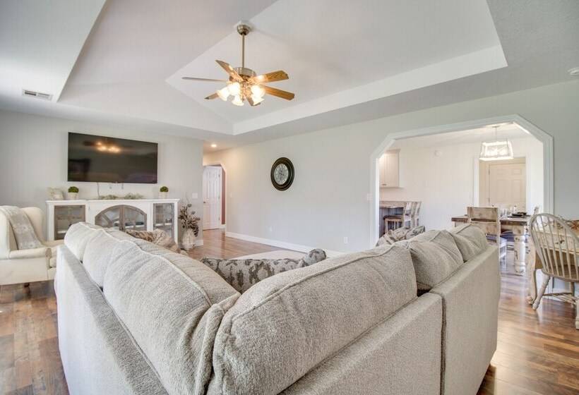 Grove Home W/ Spacious Yard: Close To Grand Lake!