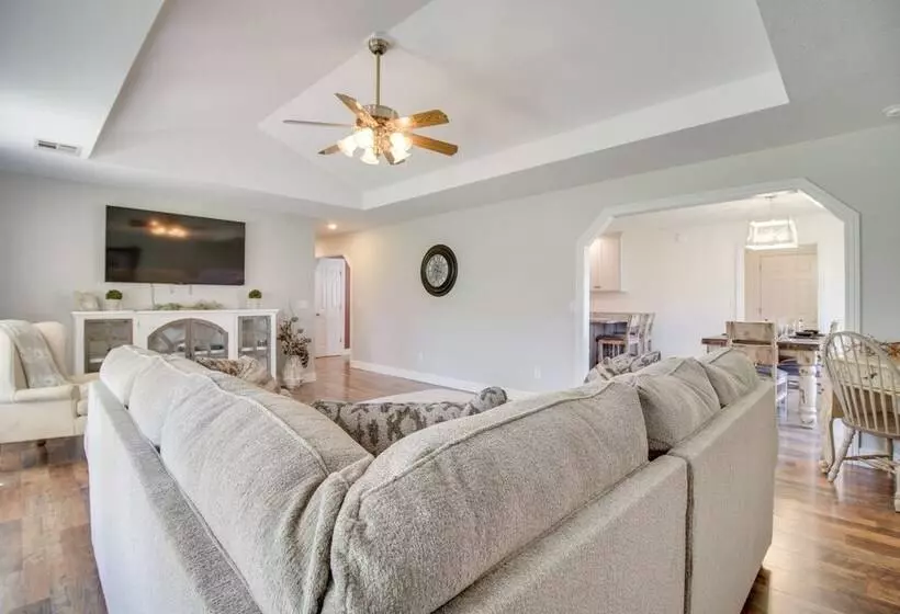 Grove Home W/ Spacious Yard: Close To Grand Lake!