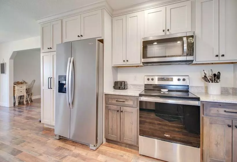 Grove Home W/ Spacious Yard: Close To Grand Lake!