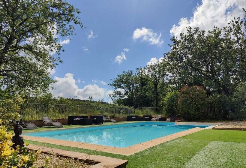 ホテル Le Mas Des Laurels