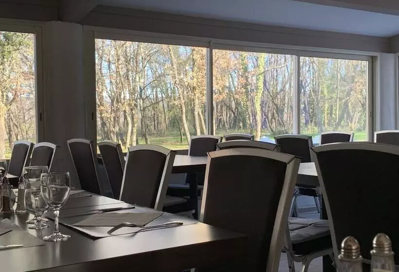 ホテル Le Mas Des Laurels