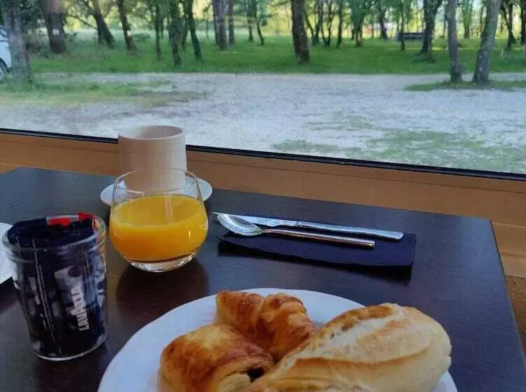 ホテル Le Mas Des Laurels