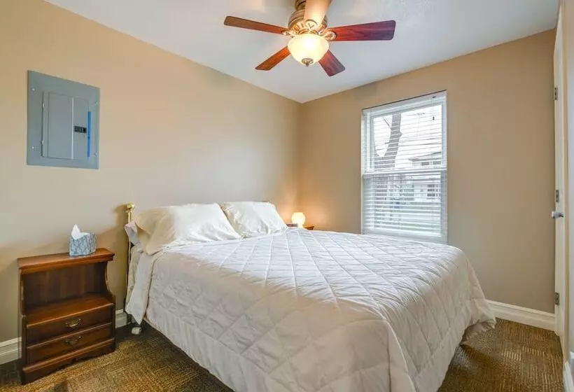 Angola Getaway: Walk To Lake Erie Beach Park!