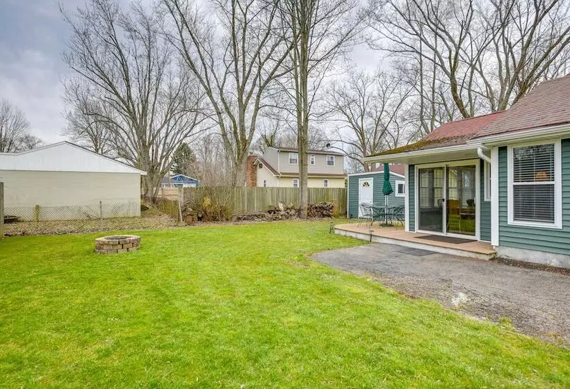 Angola Getaway: Walk To Lake Erie Beach Park!