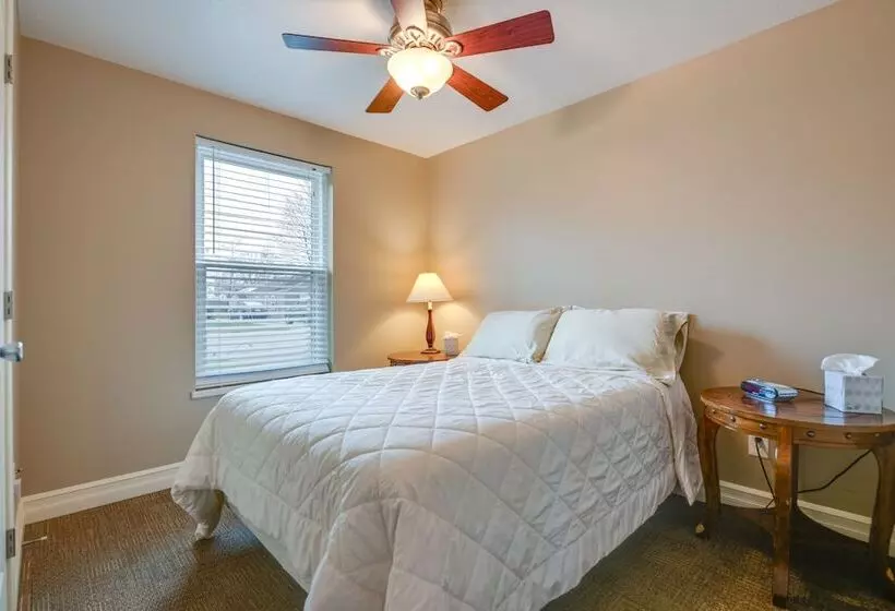 Angola Getaway: Walk To Lake Erie Beach Park!