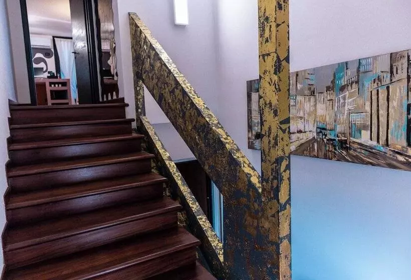 تختخواب و صبحانه Flytosuite Aeroporto Attico Mansarda