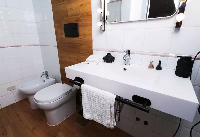 تختخواب و صبحانه Flytosuite Aeroporto Attico Mansarda