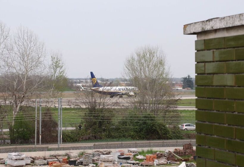 Bed and Breakfast Flytosuite Aeroporto Attico Mansarda