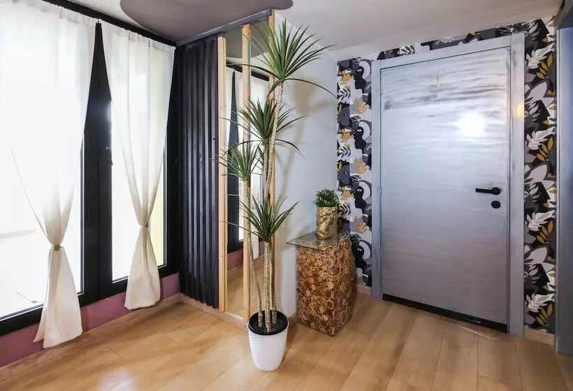 تختخواب و صبحانه Flytosuite Aeroporto Attico Mansarda