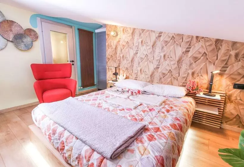 تختخواب و صبحانه Flytosuite Aeroporto Attico Mansarda