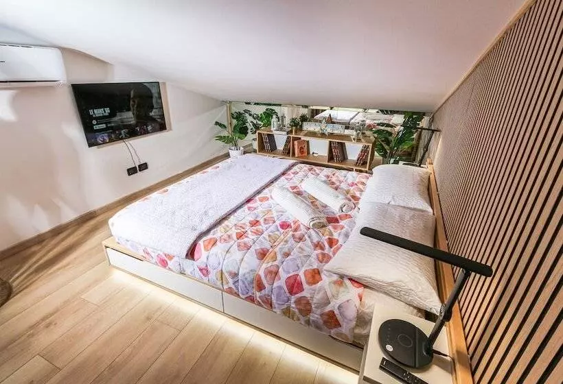تختخواب و صبحانه Flytosuite Aeroporto Attico Mansarda
