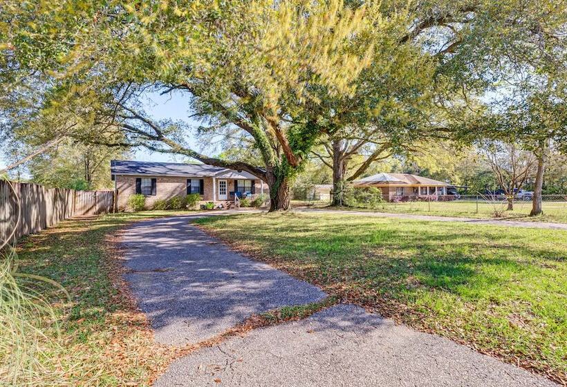 Charming Satsuma Home ~ 14 Mi To Mobile!