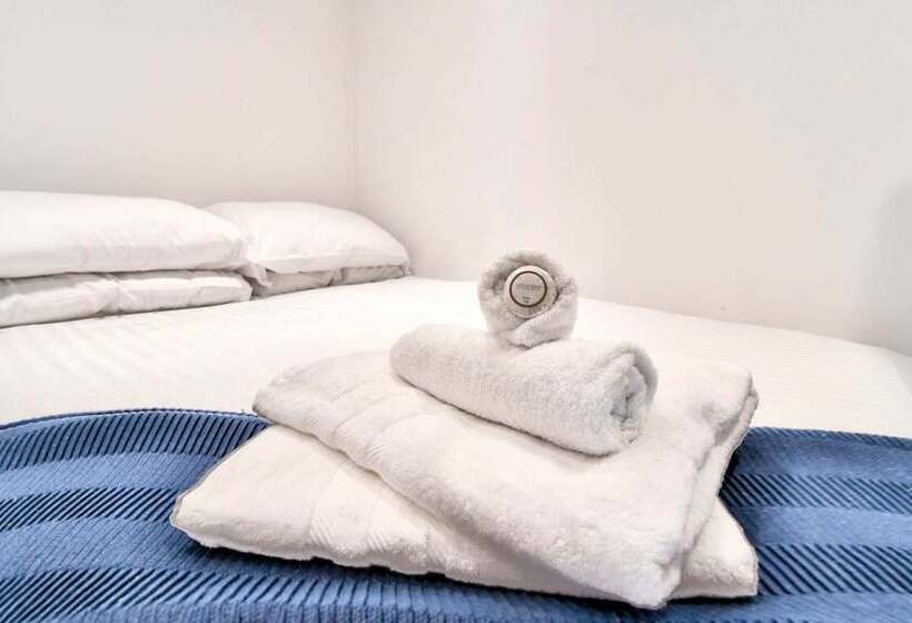 Cozy Guest Lodge With A Large Secluded Garden