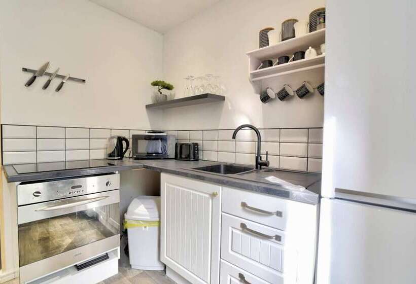 Cozy Guest Lodge With A Large Secluded Garden