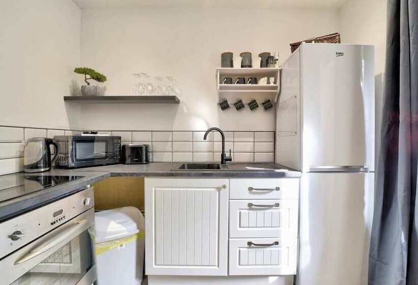 Cozy Guest Lodge With A Large Secluded Garden