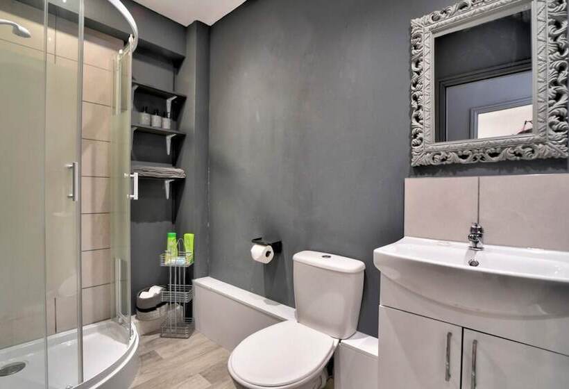 Cozy Guest Lodge With A Large Secluded Garden